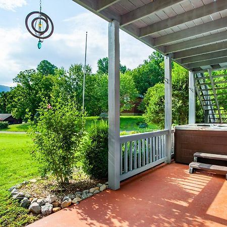 Ole Smoky Bnb - Game Room, Hot Tub, Mtn Views! Pigeon Forge Esterno foto