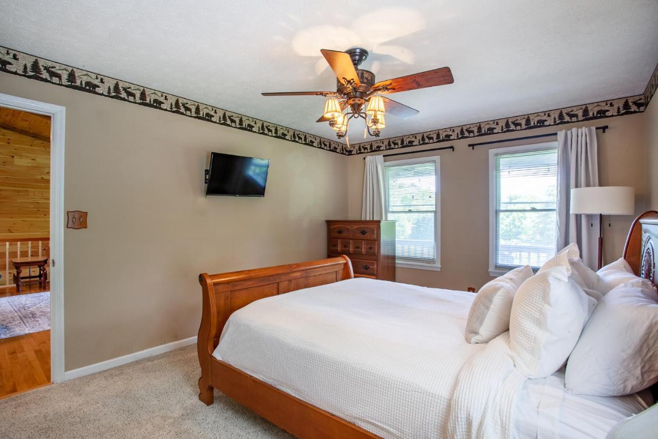 Ole Smoky Bnb - Game Room, Hot Tub, Mtn Views! Pigeon Forge Esterno foto