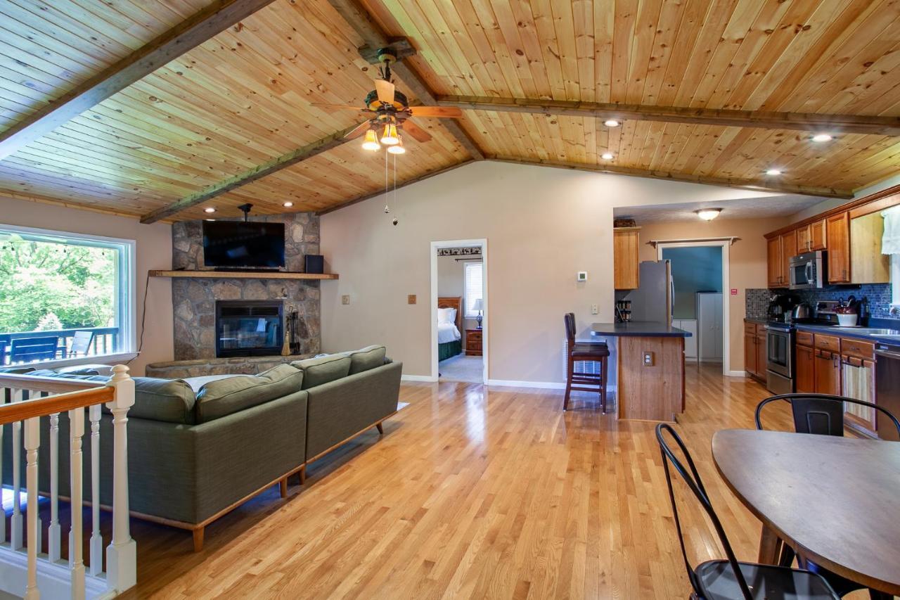 Ole Smoky Bnb - Game Room, Hot Tub, Mtn Views! Pigeon Forge Esterno foto