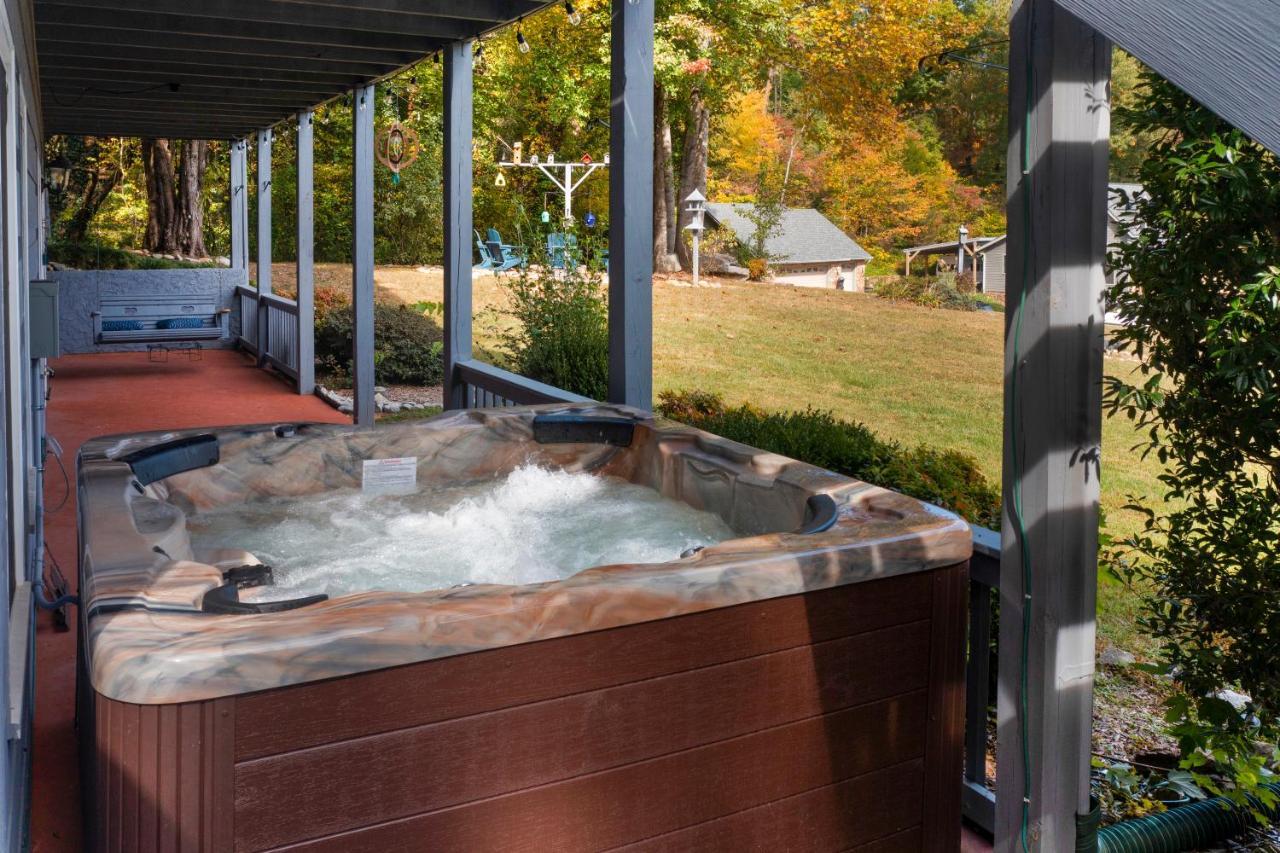Ole Smoky Bnb - Game Room, Hot Tub, Mtn Views! Pigeon Forge Esterno foto